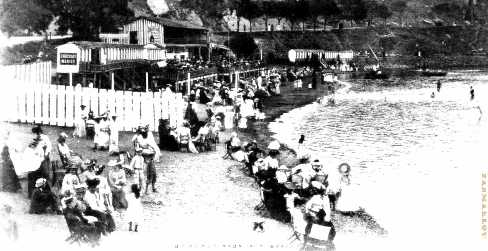 2675- Bone - Plage de la Grenouillere - Bains2.jpg